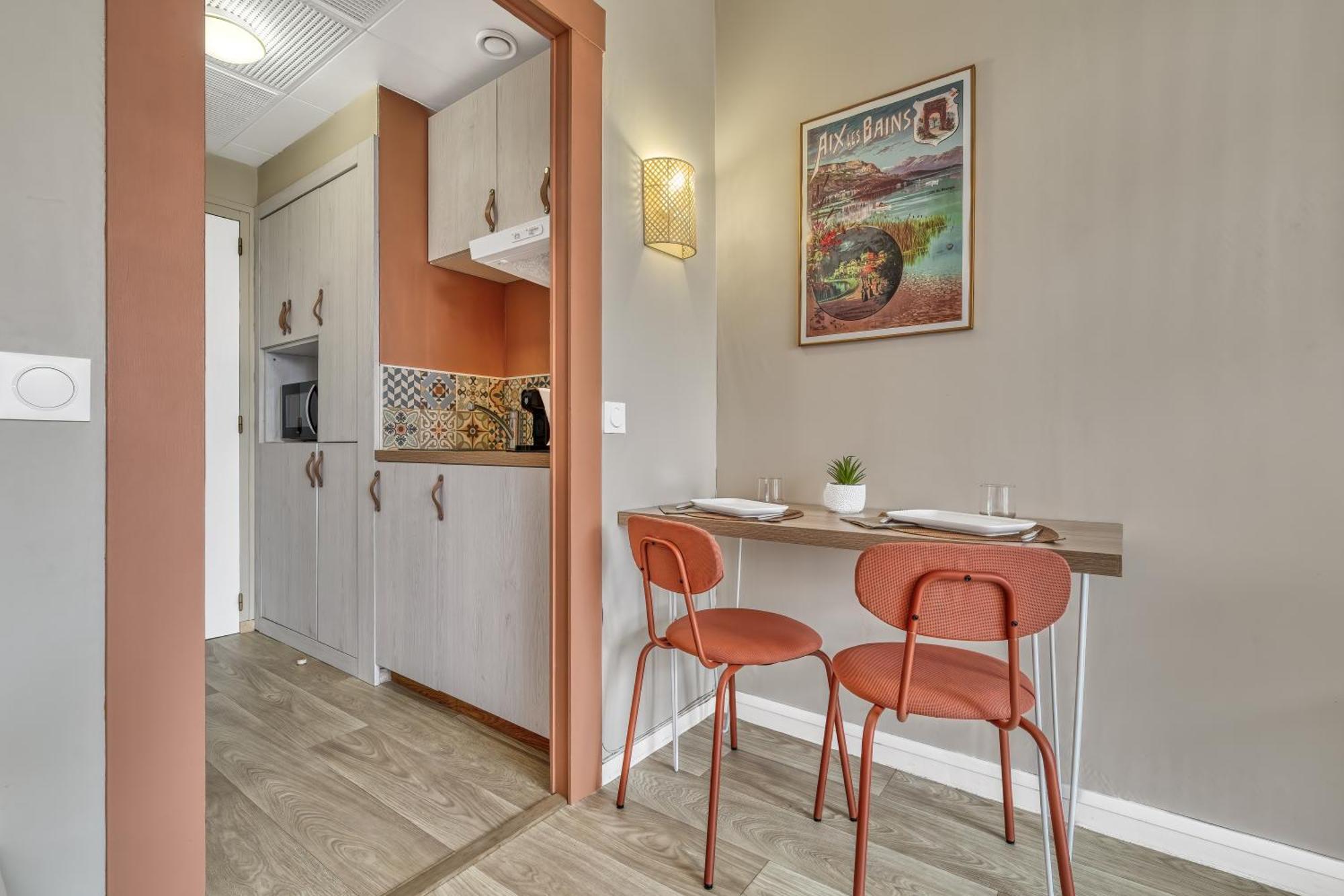 Appartement Victoria Spa, Au Coeur Du Centre-ville Hammam -wifi -grand Lit Double Queen Size 160x200cm