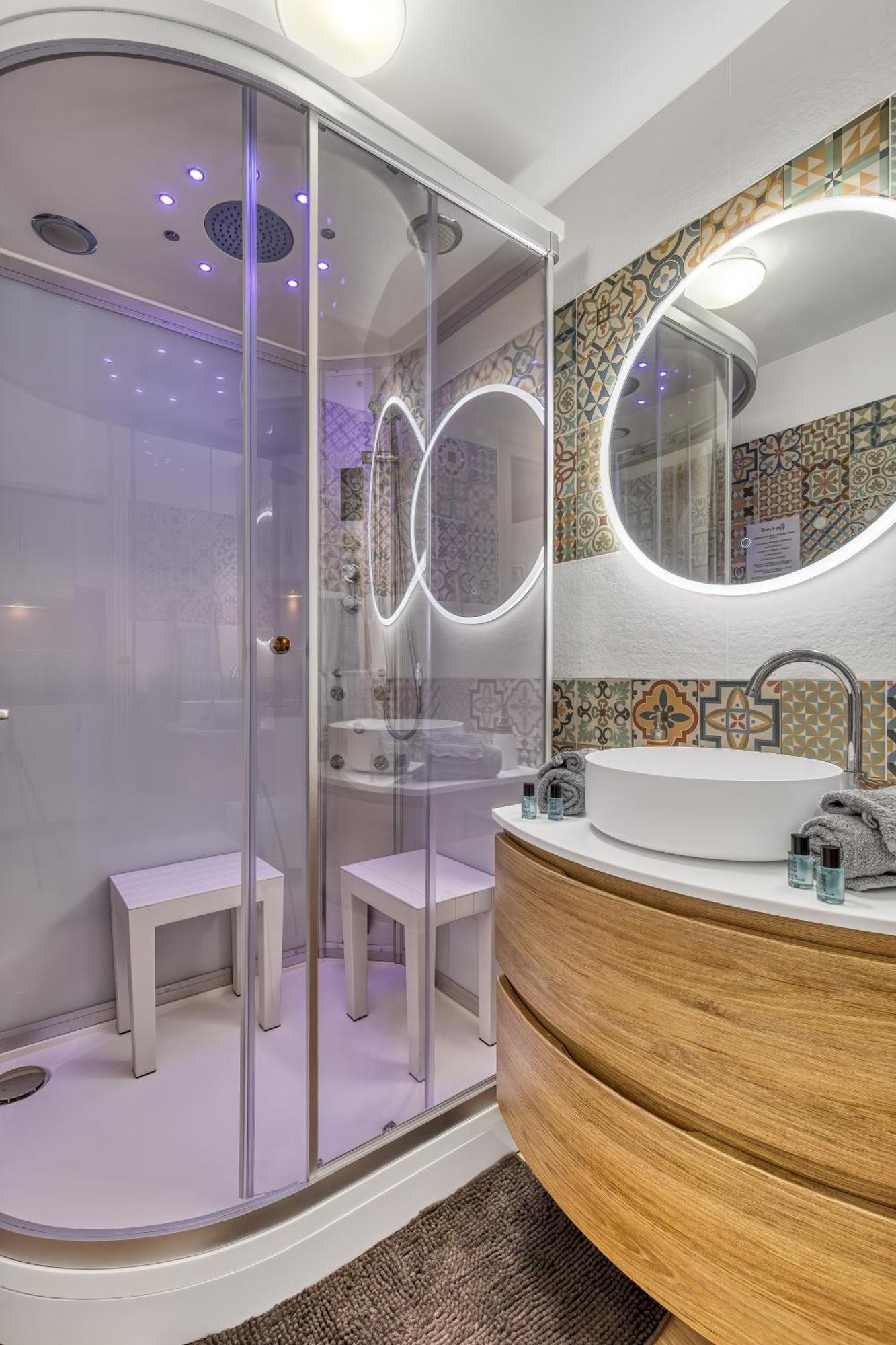 Victoria Spa, Au Coeur Du Centre-ville Hammam -wifi -grand Lit Double Queen Size 160x200cm Appartement