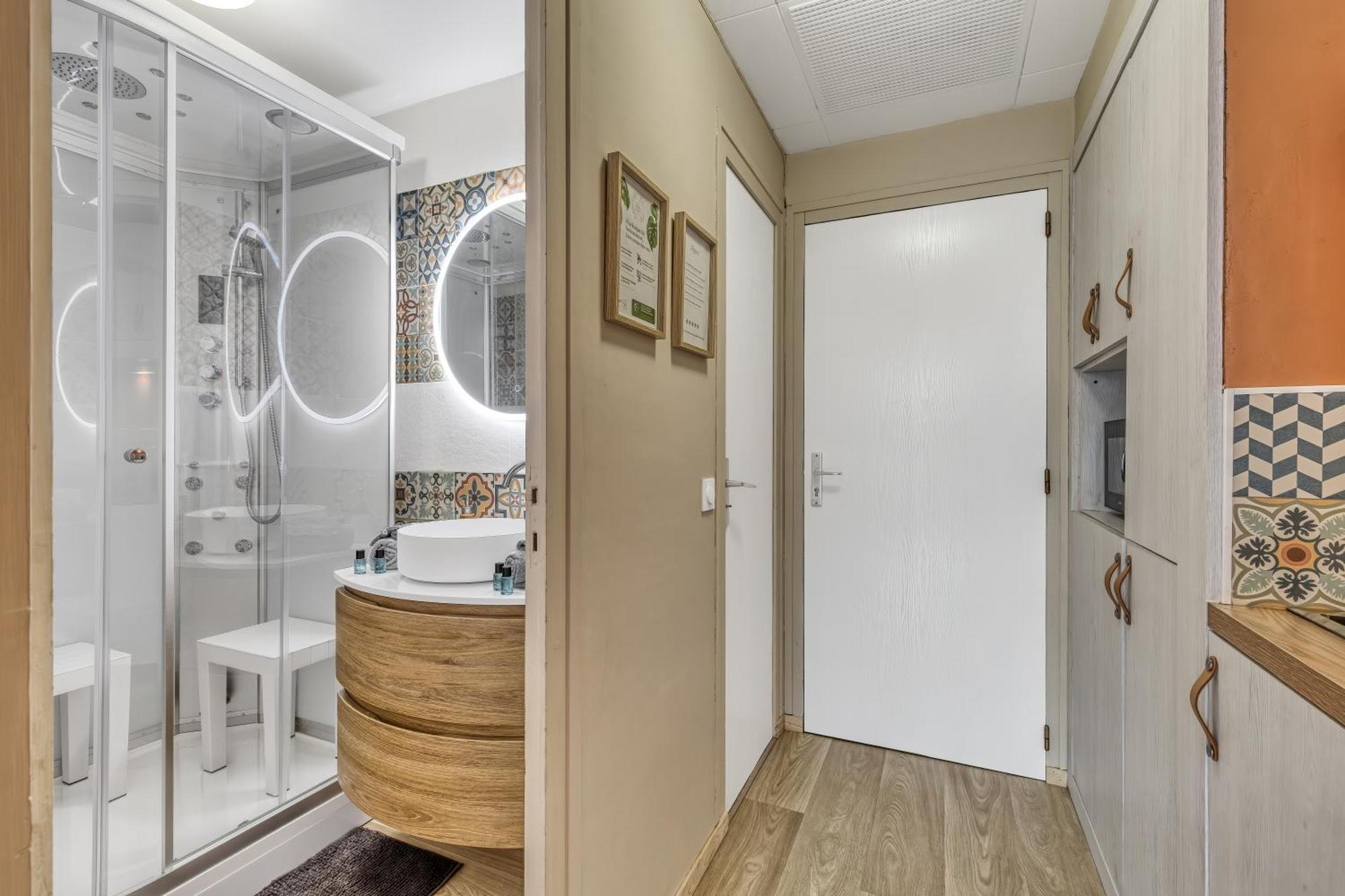 Appartement Victoria Spa, Au Coeur Du Centre-ville Hammam -wifi -grand Lit Double Queen Size 160x200cm Aix-les-Bains